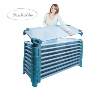 Hamaca/cama infantil apilable montada