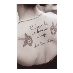 Radiografía de chica con tatuaje